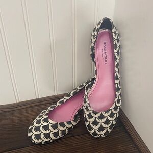 NWT Isaac Mizrahi Black and Cream Patterned Flats